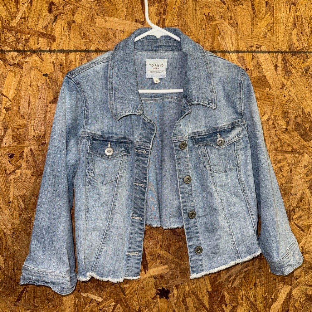 Torrid Denim Cropped Jean Jacket Casual Chic Quality Cotton Basics size 2 Plus